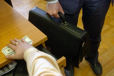 У Києві затримали «Мерседес» ужгородського депутата І.Волошина, на який було накладено арешт