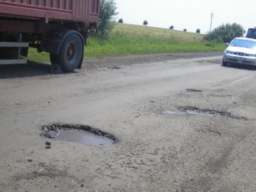 Голова Закарпатської облради назвав головного «дорожника» області «начальником, який може все, але не відповідає ні за що»