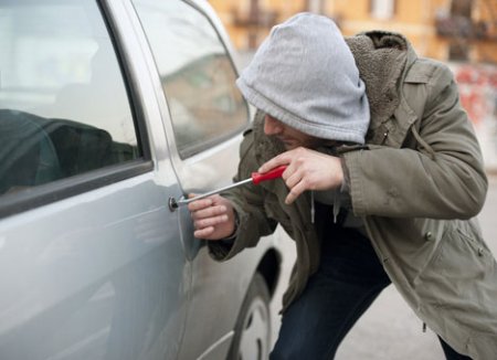 В Ужгороді затримали підлітків з Ужгородщини, що обкрадали авто