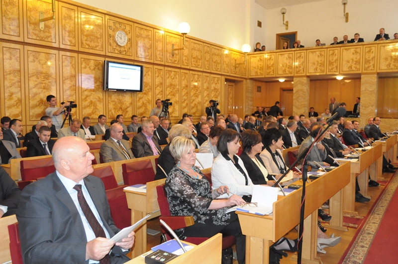 На сесії облради "регіонали" здали назад у більшості питань, на яких акцентувало "Закарпаття онлайн"