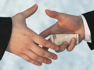 УжНУ струшують хабарницькі міні-скандали