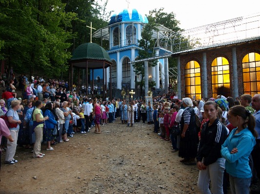 У закарпатському Джублику кровоточить хрест і трапляються інші дива