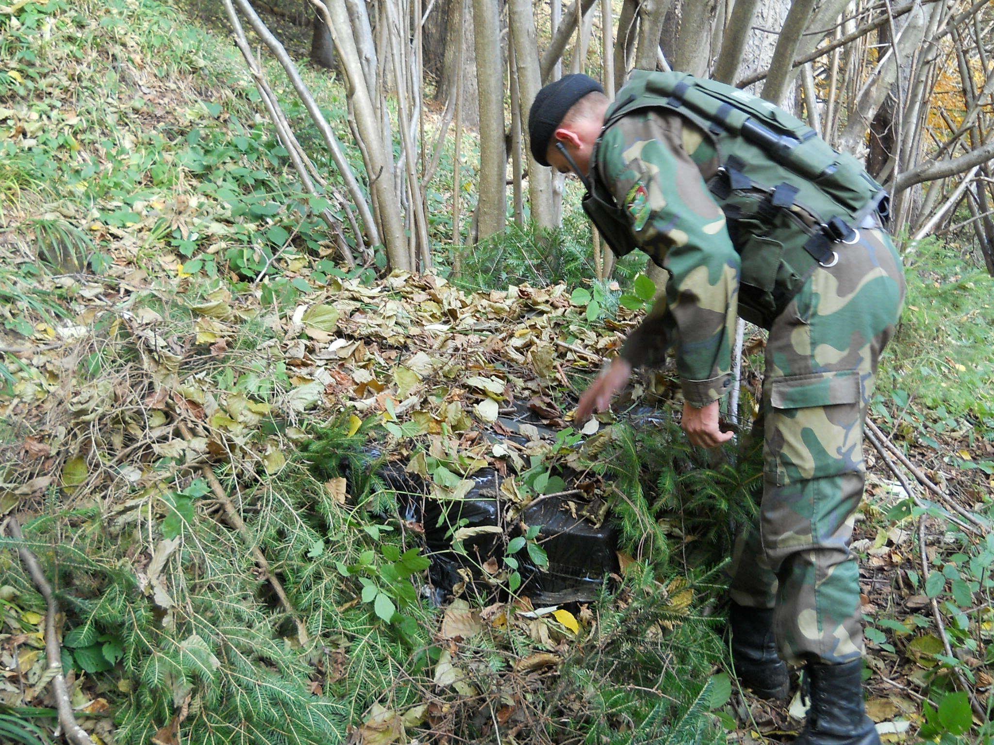 Прикордонники  Мукачівського загону виявили 25 ящиків сигарет