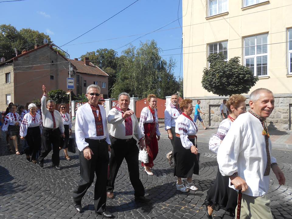 У Мукачеві відбувся великий і гарний Парад вишиванок (ФОТО, ВІДЕО)