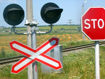 В Ужгороді "маршрутка" зламала залізничний шлагбаум