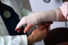 Молодий берегівець потрапив до лікарні через "забави" з вогнем