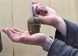 Раніше судимий закарпатець зберігав саморобний пістолет, набої, кастет та гранату