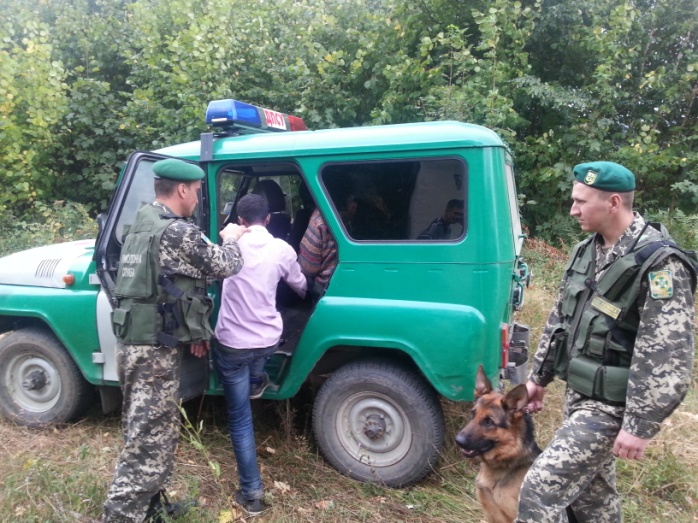 На Закарпатті затримали нелегалів з Вірменії з 8-річною донькою