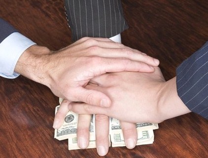 Голові Веряцької сільради помстилися "хабарною справою" виноградівські "регіонали"?