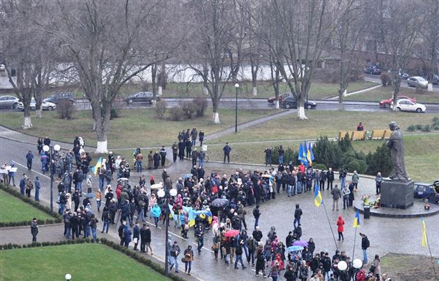 Ужгородські активісти готові брати обласне МВС змором, аби там сказали, де зараз закарпатські військовослужбовці 