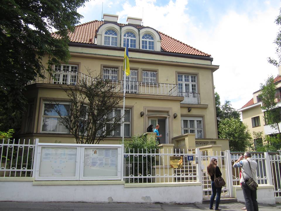 Закордонна виборча  дільниця в Чехії відправила вже близько 13 тисяч запрошень