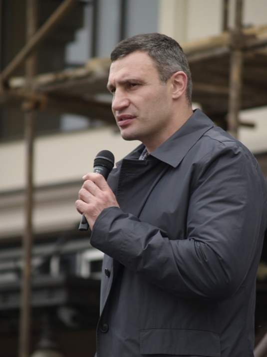 Кличко зустрівся з кількома сотнями ужгородців