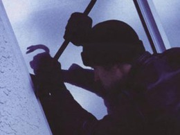 На Хустщині у безробітного з дому викрали гроші, ювелірні вироби і пістолет