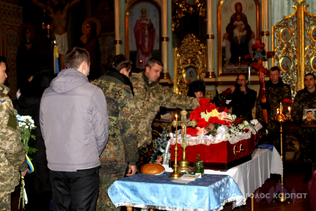 У Мукачеві попрощалися з Павлом Стецем, який загинув у зоні АТО (ФОТО, ВІДЕО)