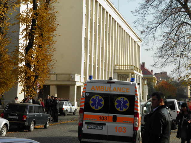 Вибухівки в Закарпатській ОДА не виявлено (ФОТО, ВІДЕО)