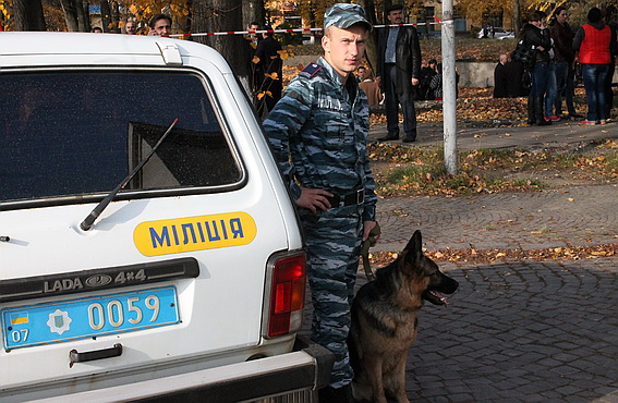 "Мінувальнику" будівлі Закарпатської ОДА загрожує до 5 років тюрми (ФОТО)