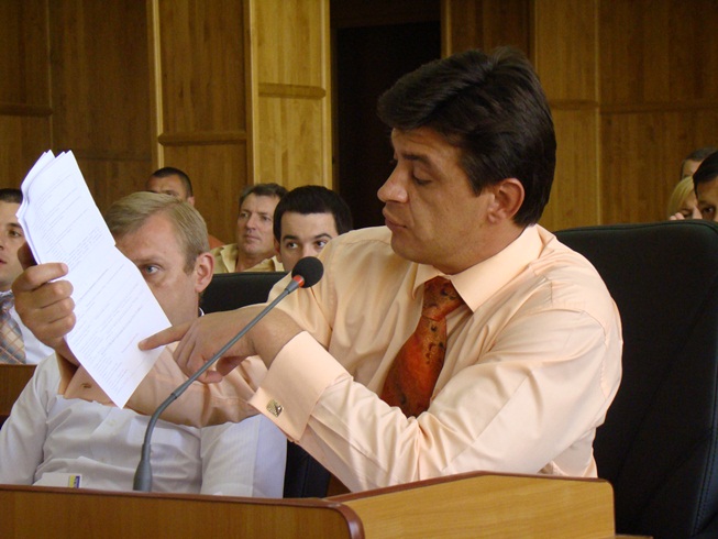 Керівник фракції "Батьківщина" в Ужгородській міськраді назвав голосування за її "регіональне" керівництво фарсом