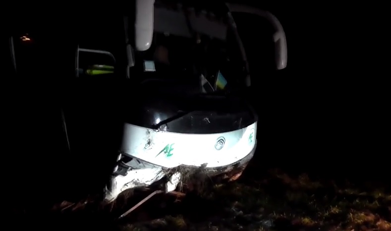 Біля Ужгорода вилетів у кювет автобус з футболістами львівського СК "Енергія" (ВІДЕО)