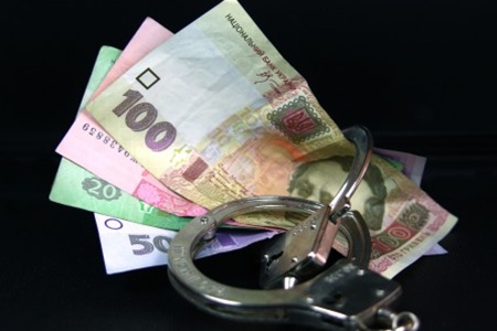 Впійманого на хабарі викладача МДУ суд відправив під домашній арешт