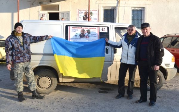 Черговий мікроавтобус, придбаний на зібрані в освітніх закладах району кошти, відправився з Тячівщини у зону АТО (ФОТО)