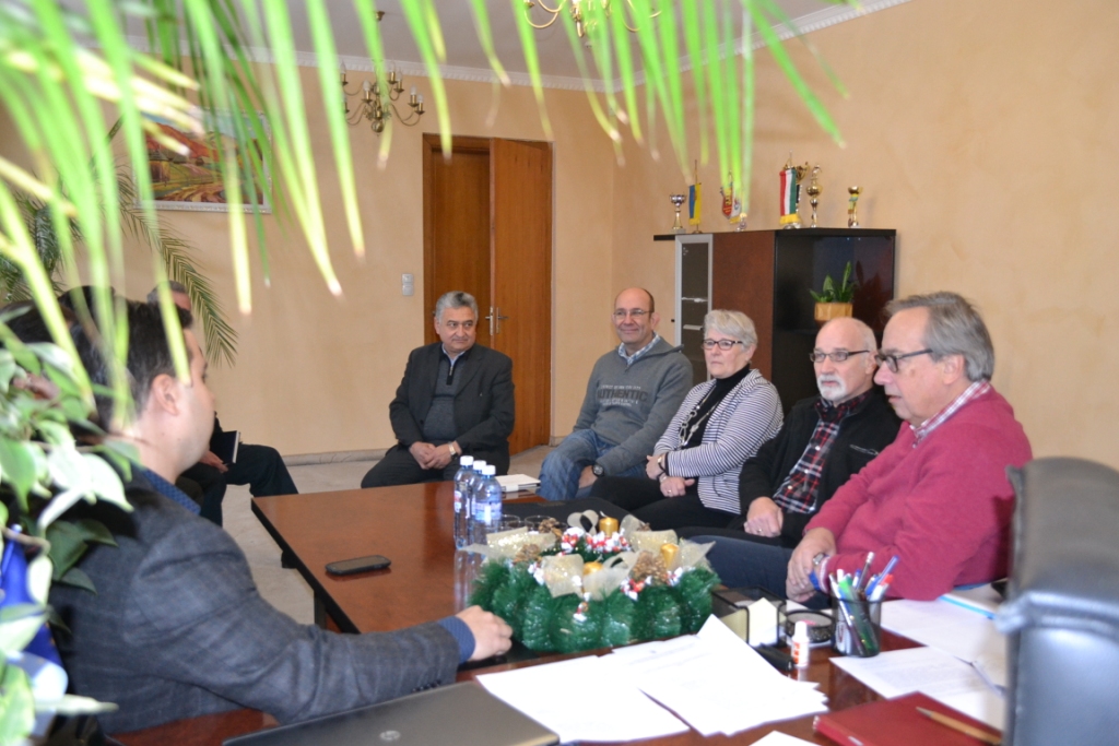 На Берегівщину завітали представники благодійного фонду із Голландії, що займається наданням гумдопомоги бідним (ФОТО)