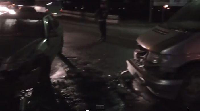 В Ужгороді зіткнулися "Черрі Амулет" та "Мерседес Віто" (ВІДЕО)