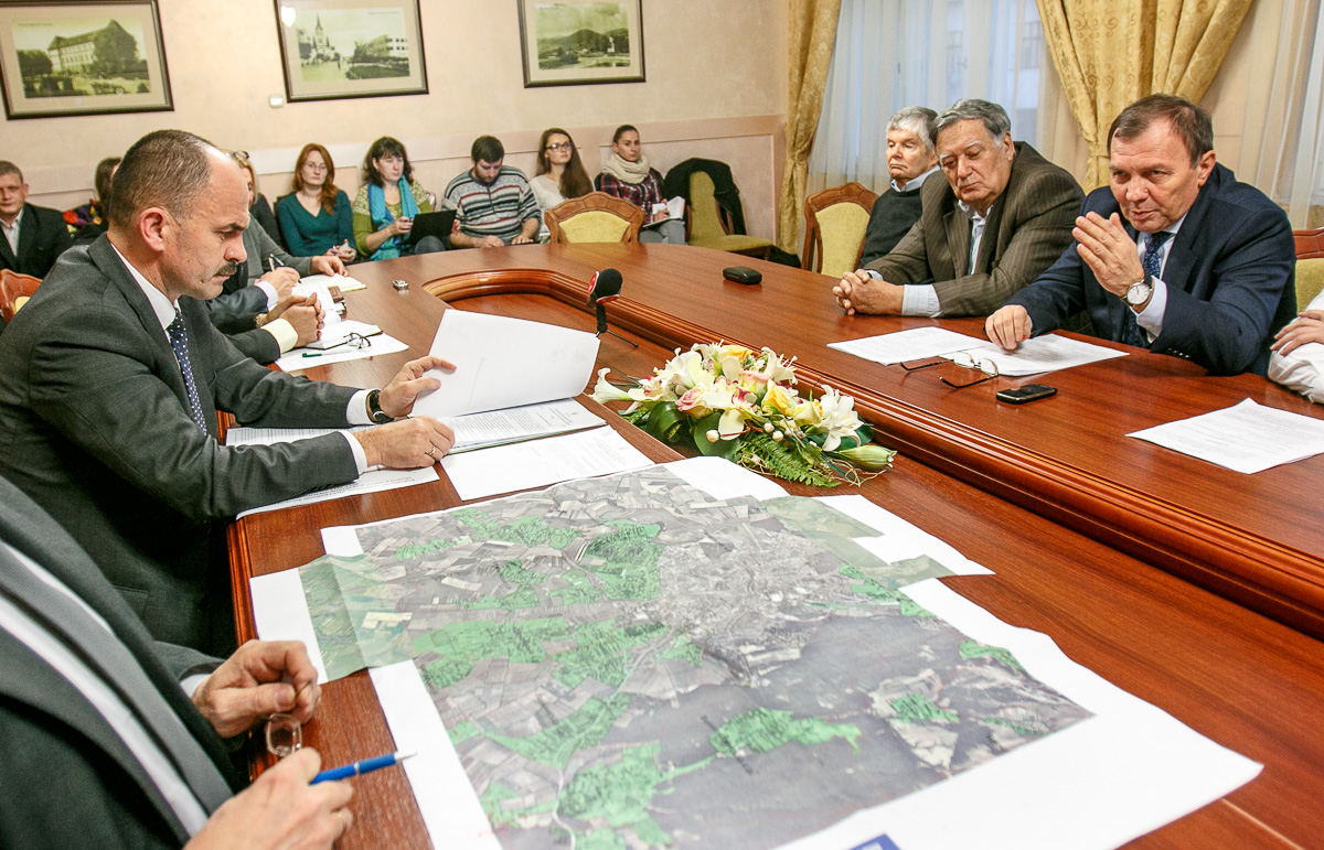 Керівництво Закарпаття дало владі Ужгорода тиждень для проведення земельної ревізії (ФОТО, ВІДЕО)