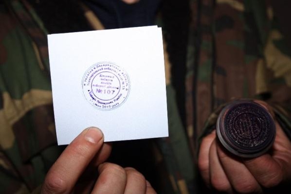По печатках дільничних виборчих комісій у тячівському офісі Партії регіонів проведуть досудове розслідування