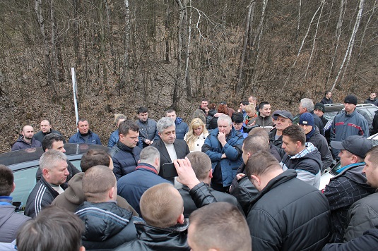 На Великоберезнянщині понад 100 авто блокували пункт пропуску Убля - Малий Березний (ФОТО, ВІДЕО)