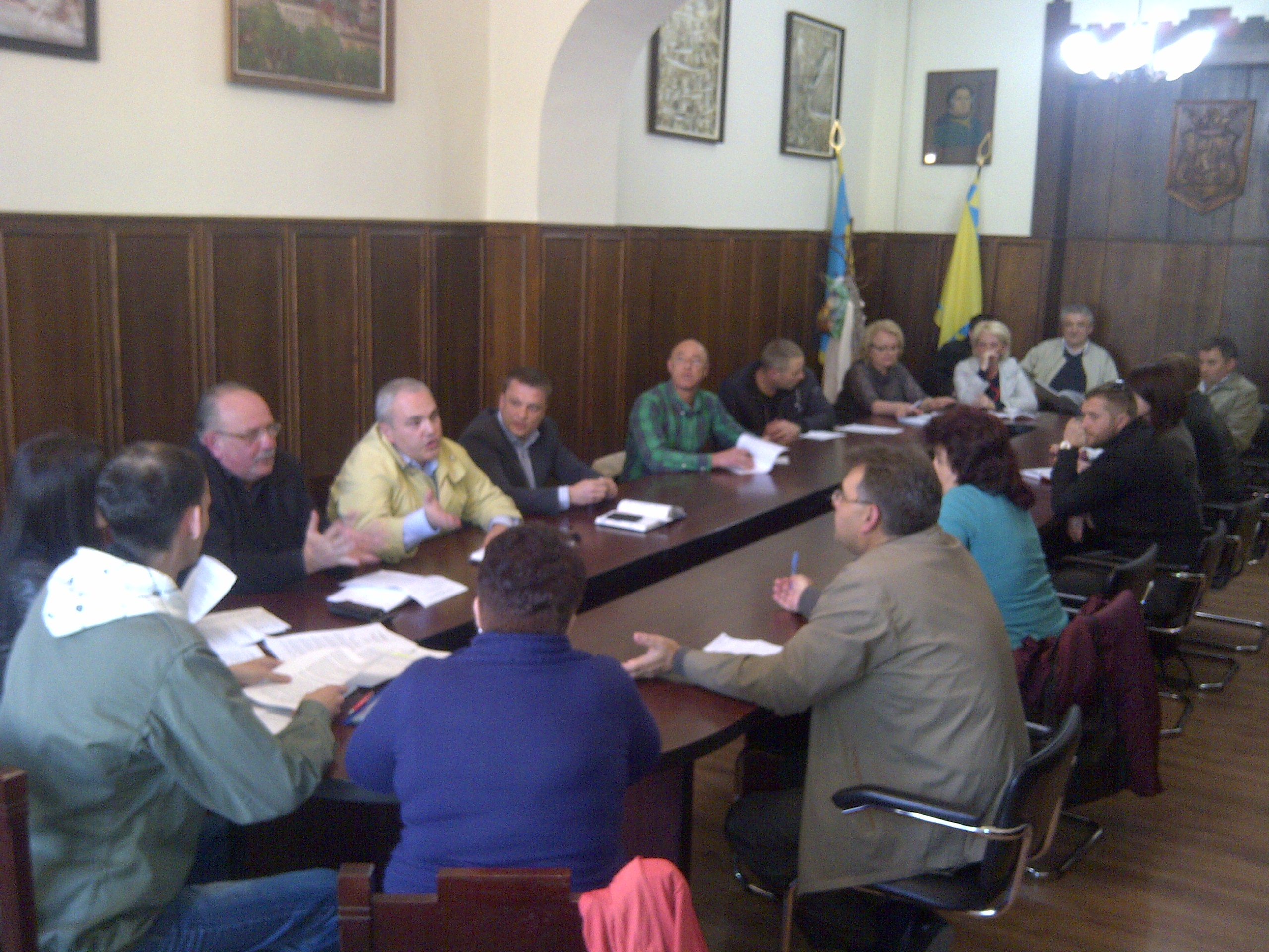 Закарпаття: ОВК розпочали свою роботу. Проблеми: неготові приміщення та мешканці інших областей
