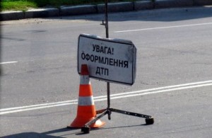 На Рахівщині водій мікроавтобуса травмував жінку і втік