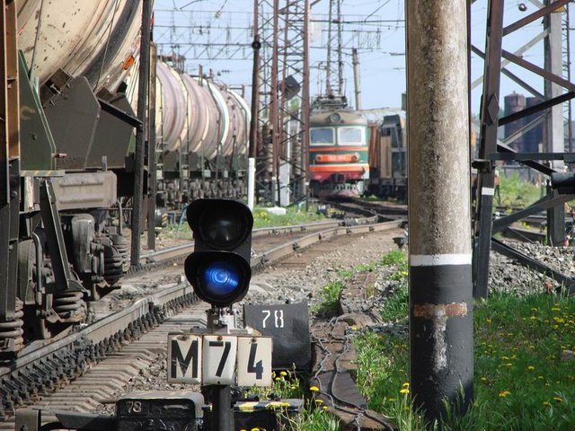 На станції Буштино невідомі розбили маневрові світлофори