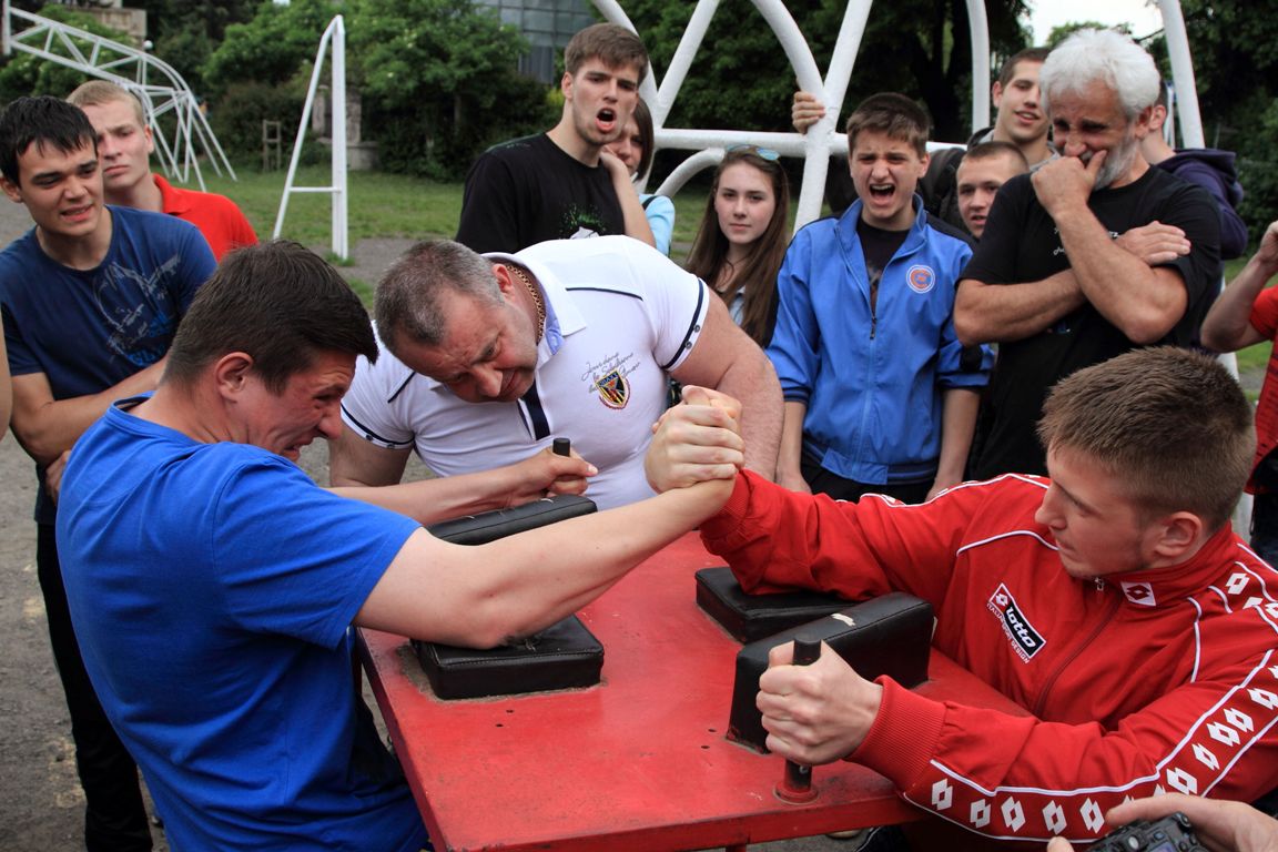 Відбулися фінальні змагання шкільної першості Ужгорода з силового багатоборства (ФОТО, ВІДЕО)