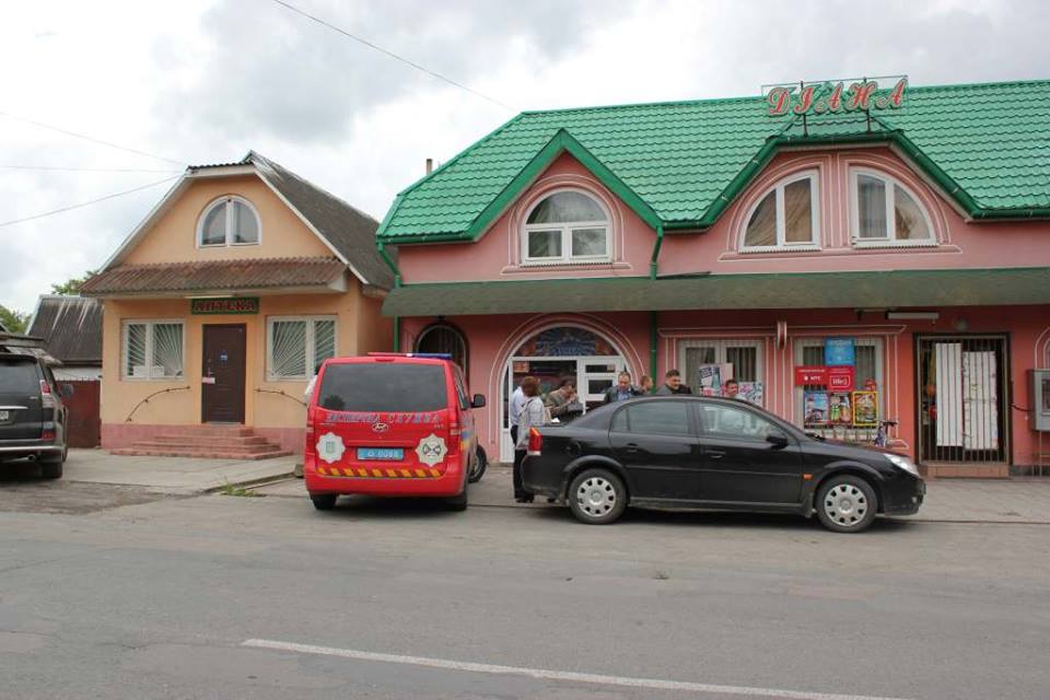 У Солотвині в кафе зарізали дівчину-бармена (ФОТО)