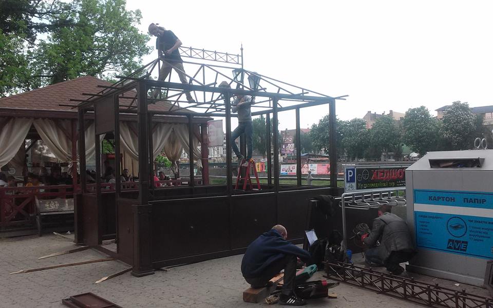 В Ужгороді постановили демонтувати МАФ на набережній, а згодом оприлюднять рішення про виділення землі під інші МАФи