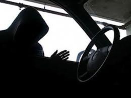 З машини жителя Хмельниччини на Іршавщині вкрали 9 тис грн