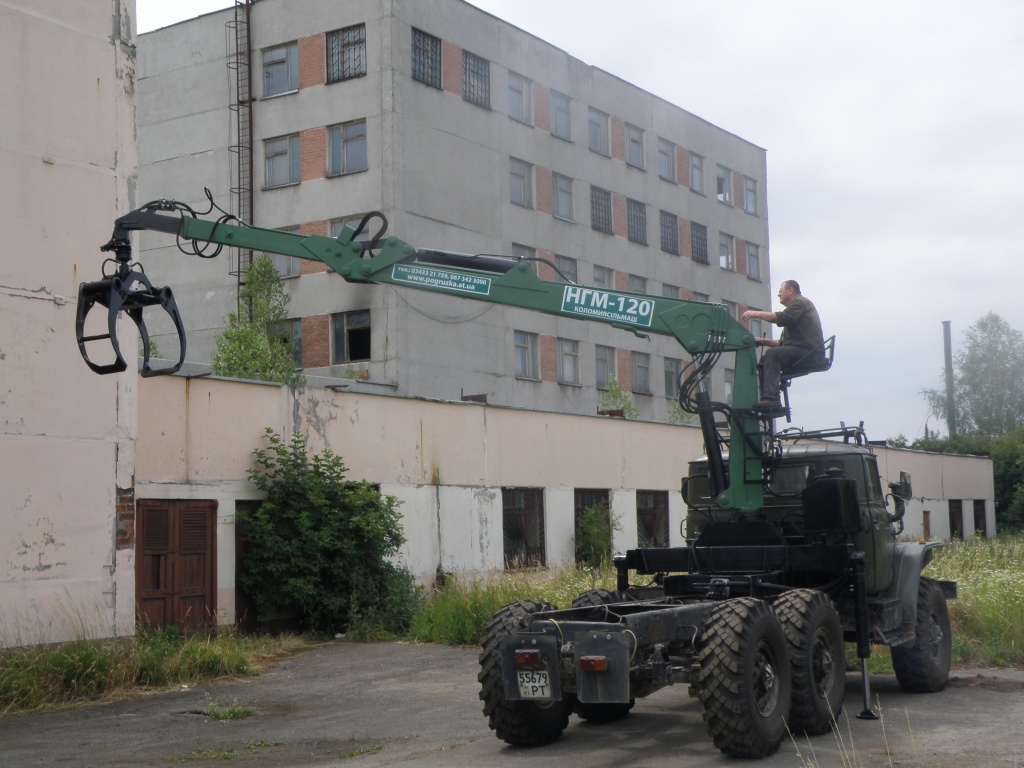 У лісах Закарпаття використовуватимуться навантажувачі-маніпулятори для лісу з Прикарпаття