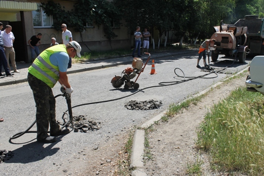 В Ужгороді завершили ремонт вул. Легоцького і взялися за Чорновола