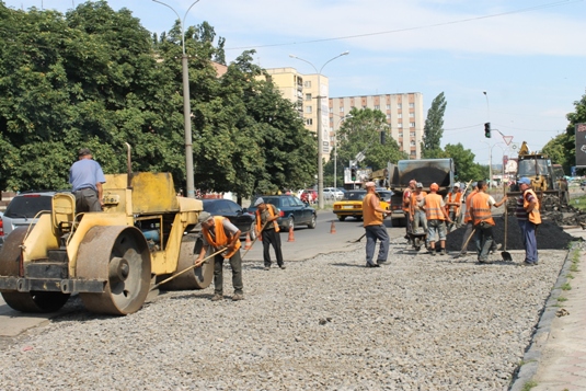 Грушевського в Ужгороді буде з асфальтом