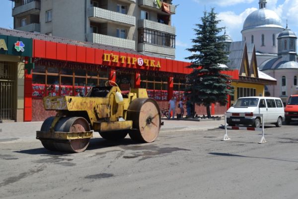 На Тячівщині у Дубовому за 3 тижні відремонтовано 3 км дороги (ФОТО)