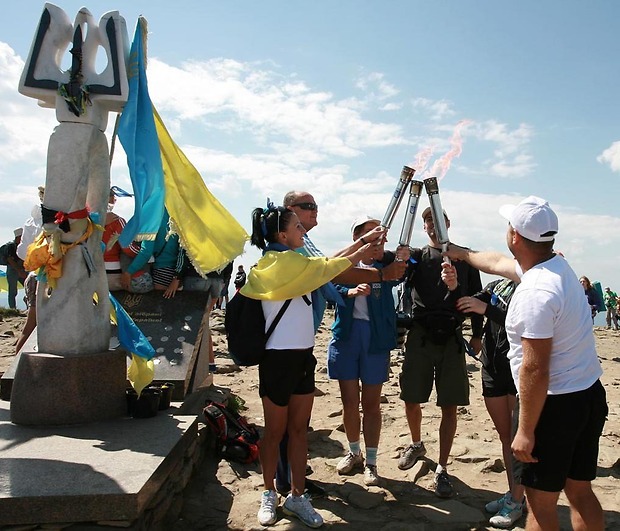 Олімпійський вогонь запалили на Говерлі (ФОТО)