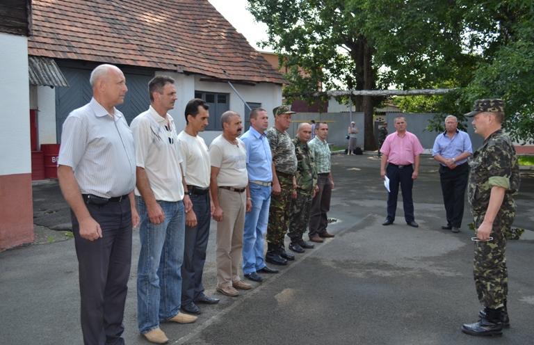 На Тячівщині голови сільрад та депутати пішли до війська