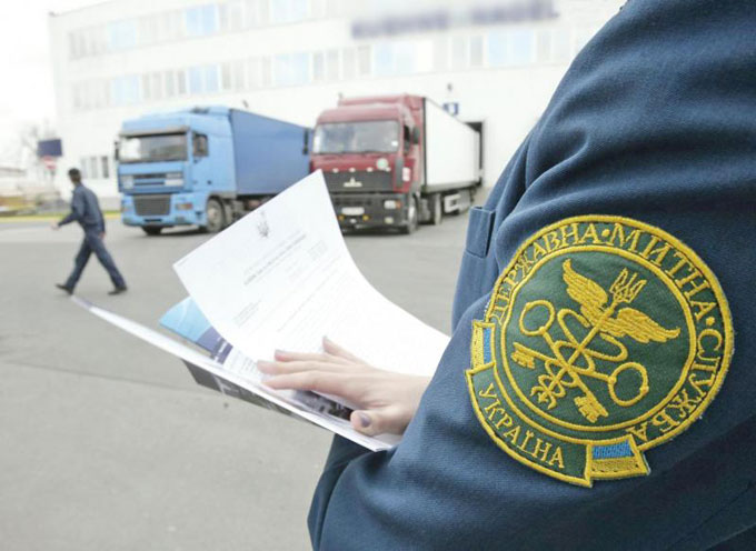 Чопські митники оформили імпортний товар за завищеною на 132 тис.дол. США вартістю