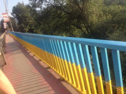 Сьогодні, 4 серпня, у Сваляві дофарбовуватимуть "патріотичний міст" (ФОТО)