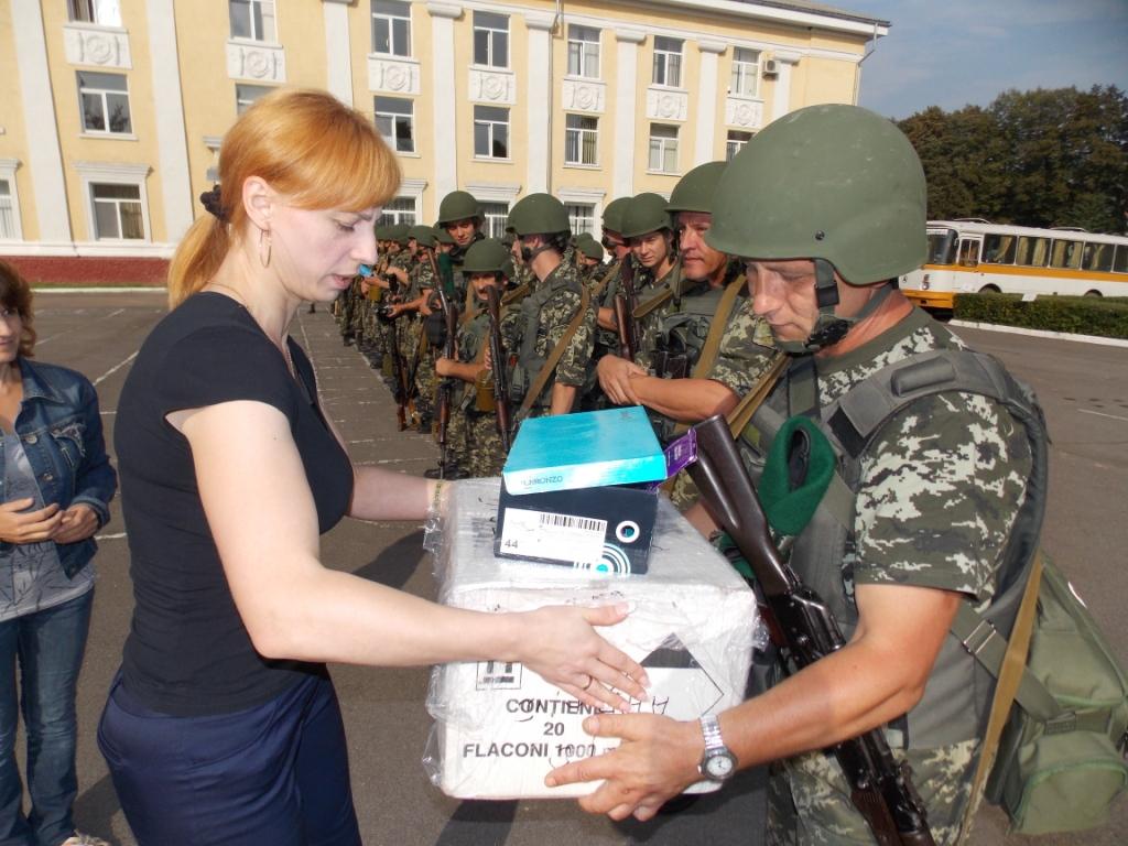 Волонтери вчергове передали благодійну допомогу чопським прикордонникам (ФОТО)