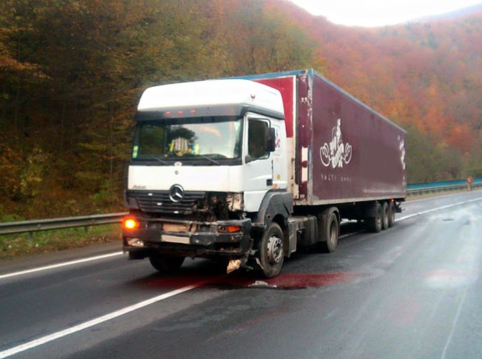 На Закарпатті внаслідок ДТП загинула жінка-водій легковика (РОЗШИРЕНО) (ФОТО)