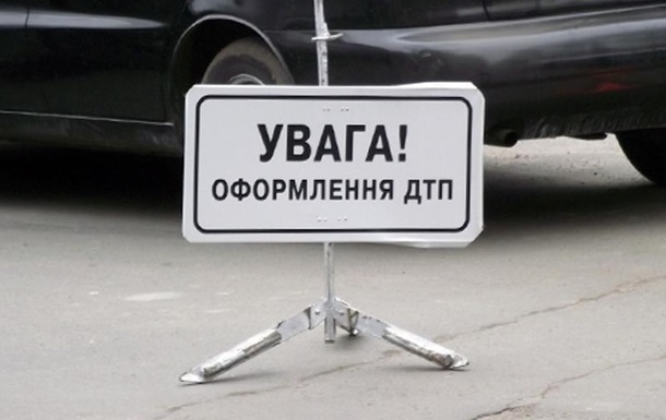 Мешканець Рахівщини на "Фольксвагені" збив пенсіонера-мотоцикліста і зник з місця пригоди