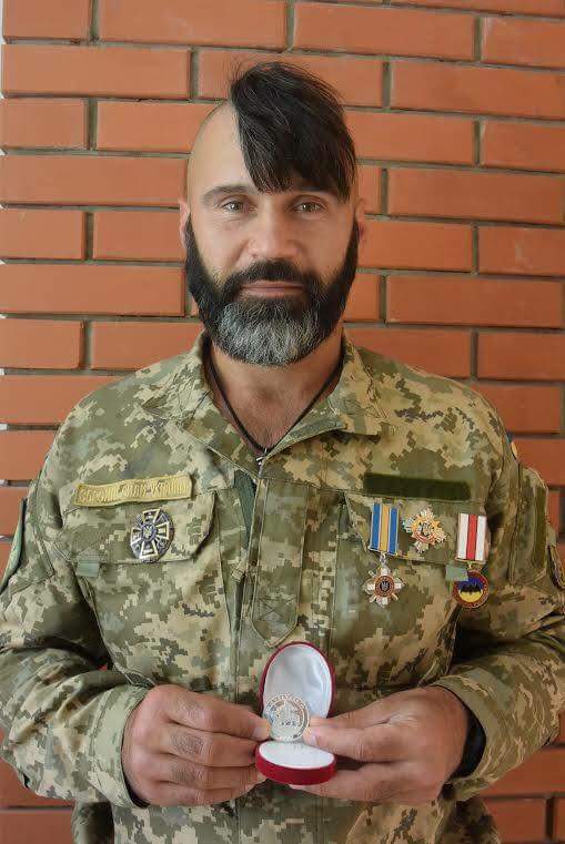 Волонтери "мукачівської хунти" нагородили воїнів АТО екслюзивними срібними відзнаками (ФОТО)