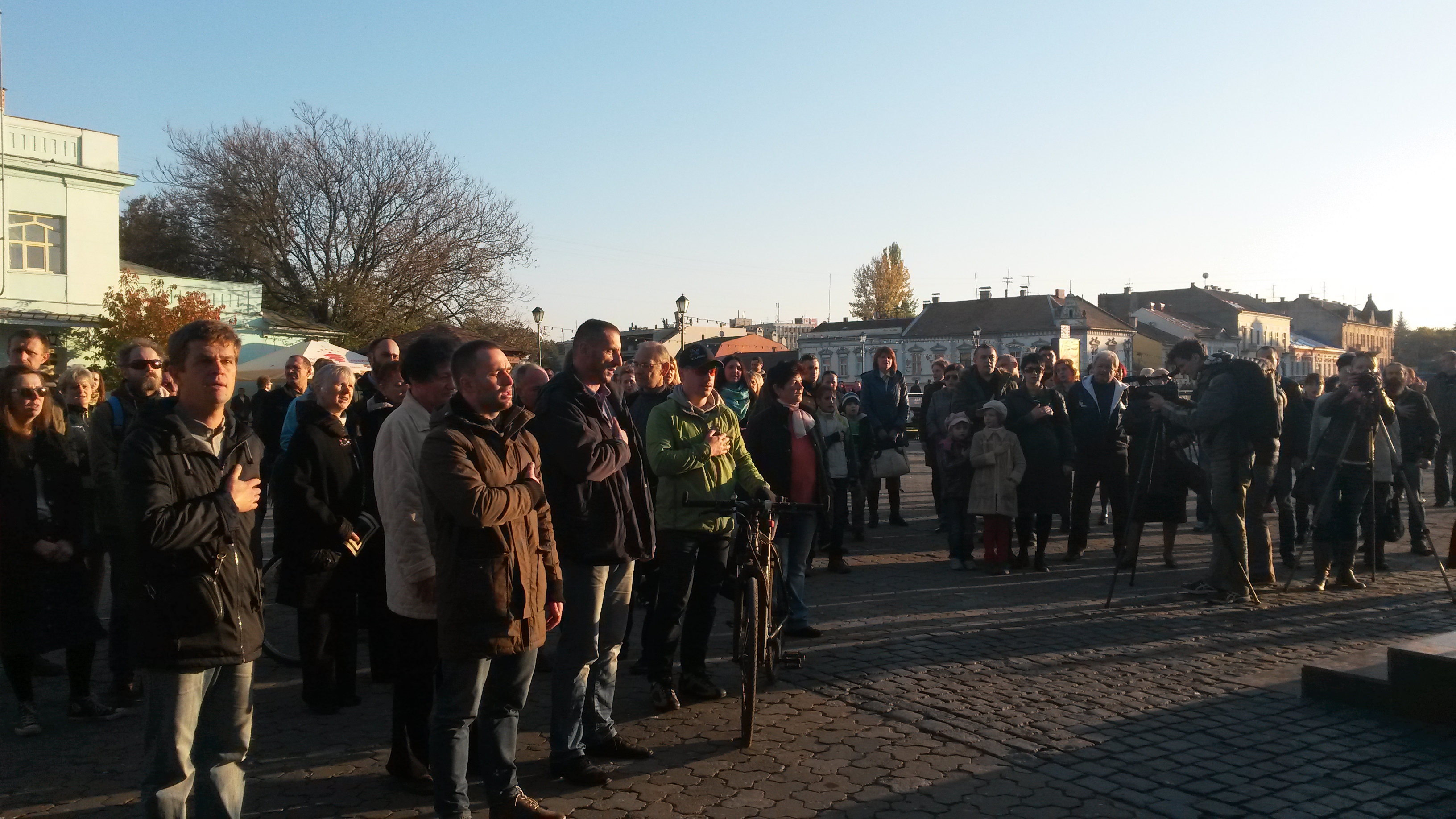 В Ужгороді розпочали збір підписів за нові вибори і відставку Москаля