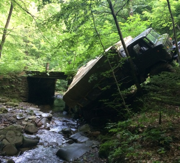 Водій вантажівки, в якій внаслідок ДТП загинула жінка і було травмовано 10 пасажирів, постане перед судом